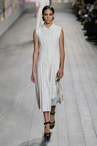 Look 18
